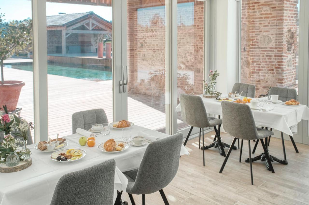 Escons Domaine De Charme Hotel Saint-Sulpice-sur-Leze Екстериор снимка