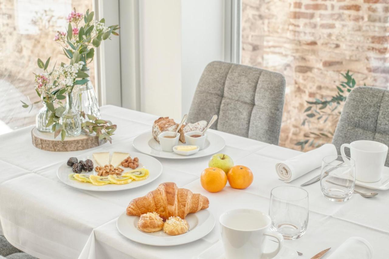 Escons Domaine De Charme Hotel Saint-Sulpice-sur-Leze Екстериор снимка