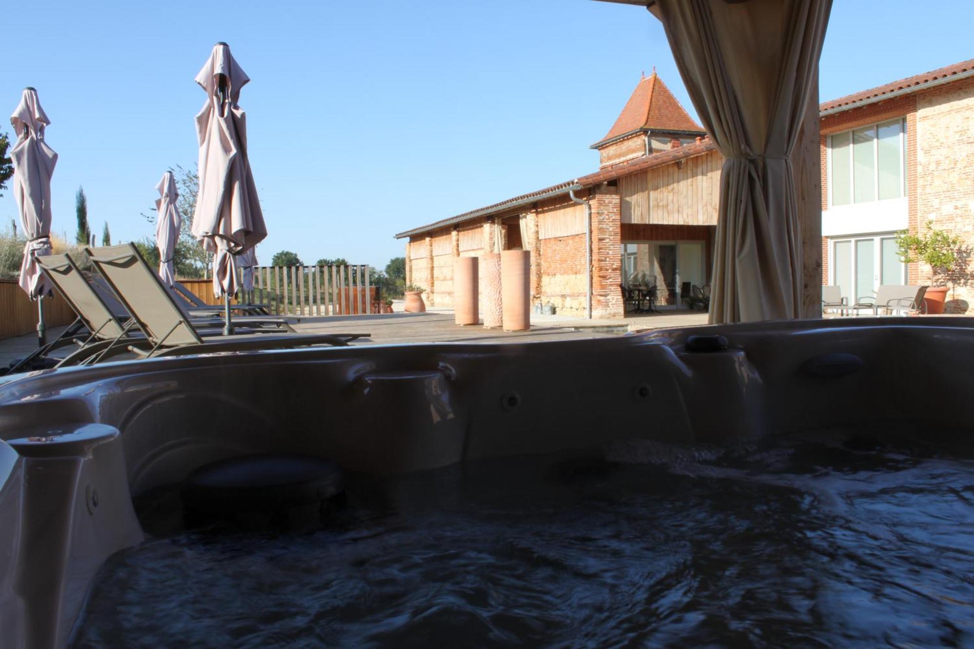 Escons Domaine De Charme Hotel Saint-Sulpice-sur-Leze Екстериор снимка